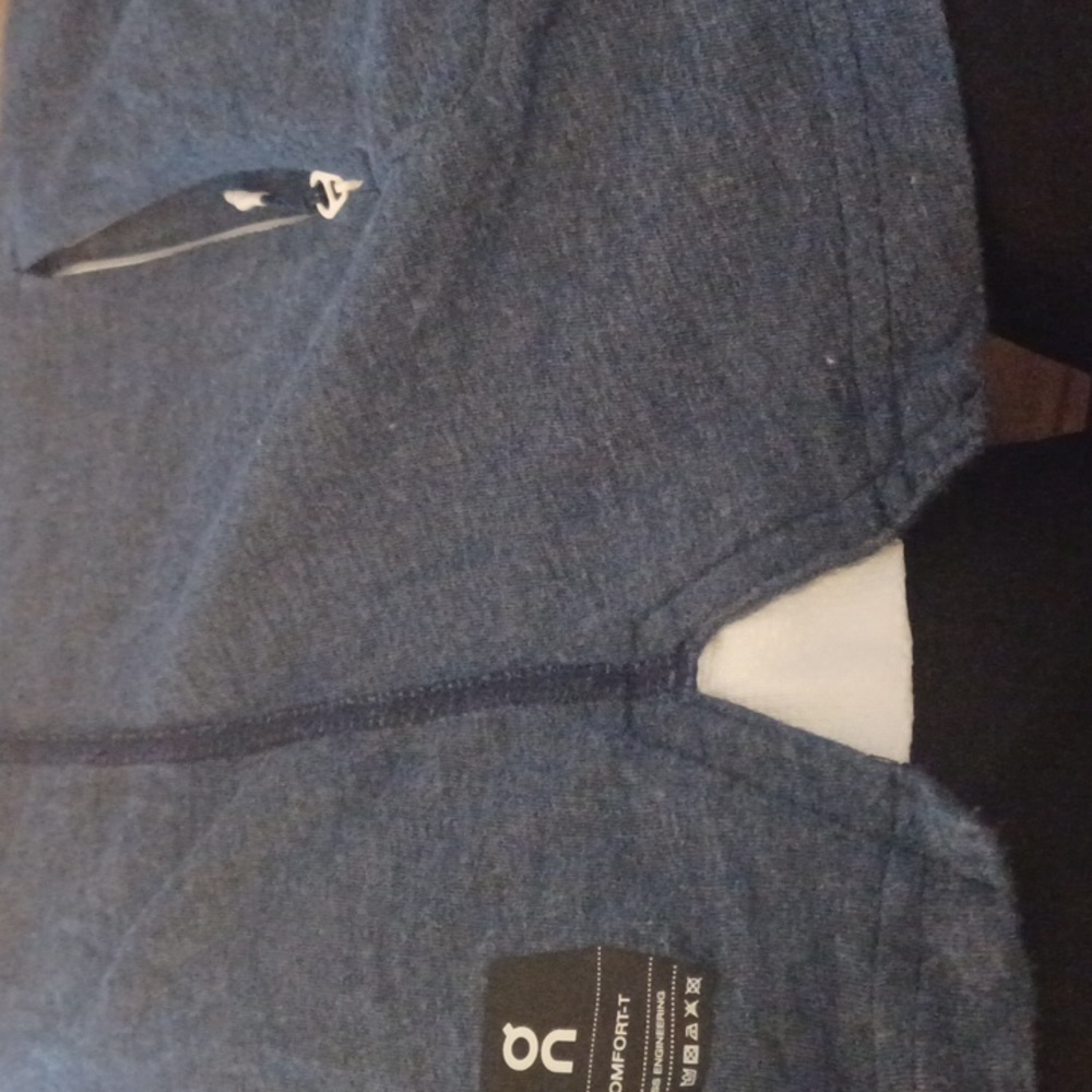 ON Cloud XL Athletic SS Tee Zippered Side Pockets Charcoal Gray EUC - Picture 4 of 4